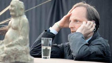Kommunikativ. Justizsenator Thomas Heilmann (CDU) hat bei der „Berliner Morgenpost“ angerufen, als die Staatsanwaltschaft dort zur Durchsuchung schritt. Er habe damit eine Eskalation vermeiden wollen.