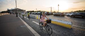 Mit dem Fahrrad geht’s in Paris mitunter schneller voran als mit dem Auto.