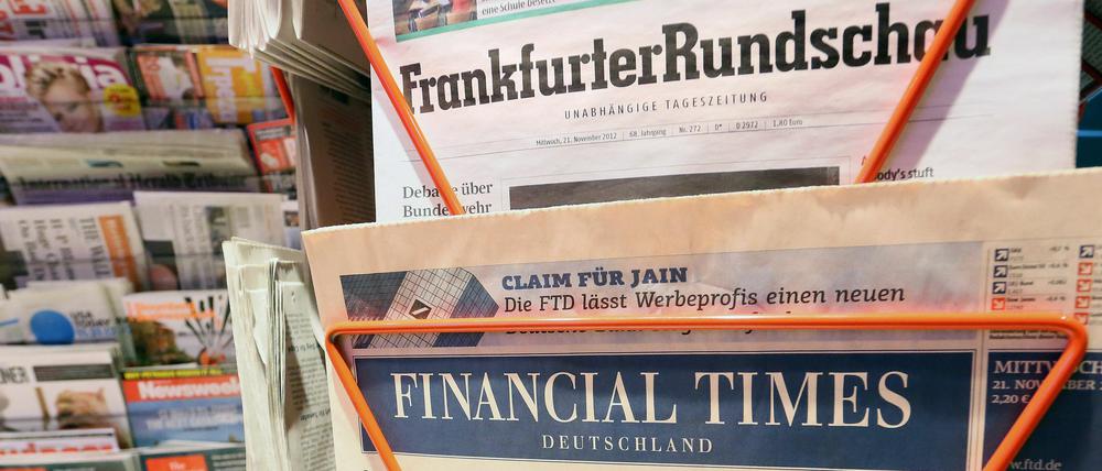 Die einen erwischt es ganz, die anderen müssen sparen. Vor allem die Pleiten der renommierten Rundschau und der Financial Times Deutschland haben für Aufsehen gesorgt.