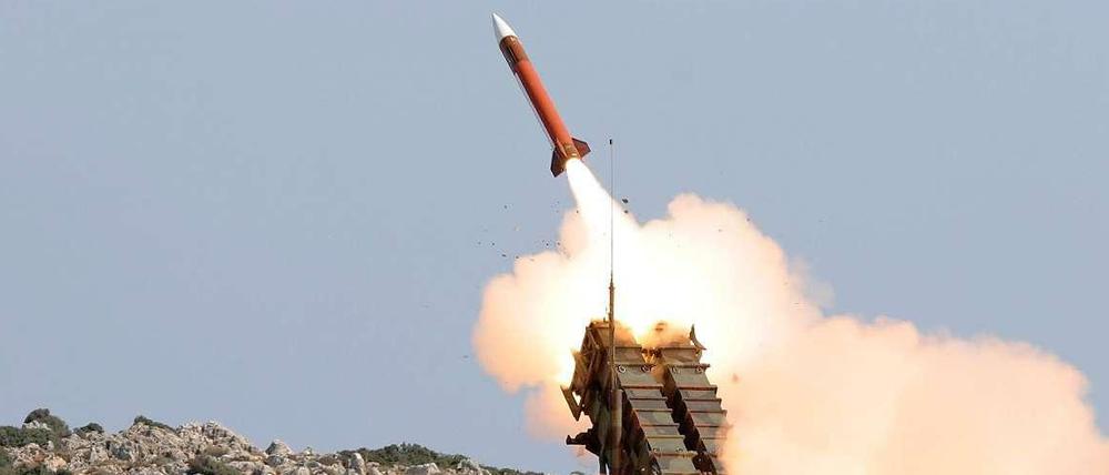 Der Einsatz deutscher Flugabwehrraketen des Typs "Patriot" im türkischen Grenzgebiet zu Syrien rückt näher.