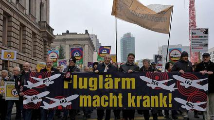 "Fluglärm macht krank", lautet ein Motto der Nachtflug-Gegner. Ob die Verteilung des Flugverkehrs da eine Verbesserung bringt?