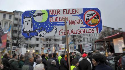 Fluglärmgeplagte in Berlin schauen heute auch mit Spannung nach Brandenburg, wo die Frist für das Volksbegehren für ein erweitertes Nachflugverbot endet.