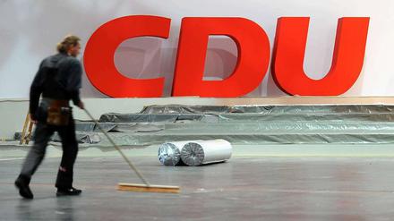 Vorbereitungen. In der Messehalle 13 in Hannover beginnt am Montagabend der CDU-Bundesparteitag. 