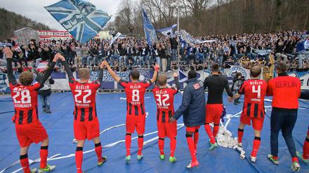 Bloß nicht zu früh freuen. Hertha steht in der Tabelle gut da, aber auch die Konkurrenz hat sich erst wenige Patzer erlaubt.