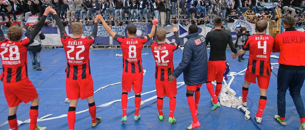 Bloß nicht zu früh freuen. Hertha steht in der Tabelle gut da, aber auch die Konkurrenz hat sich erst wenige Patzer erlaubt.