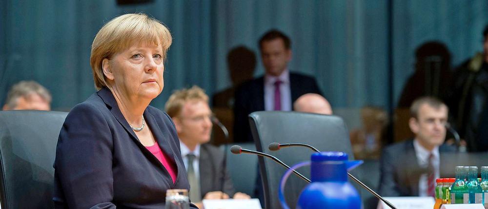 Bundeskanzlerin Angela Merkel schwört ihre Partei darauf ein, die steuerliche Gleichstellung der Homo-Ehe abzulehnen.