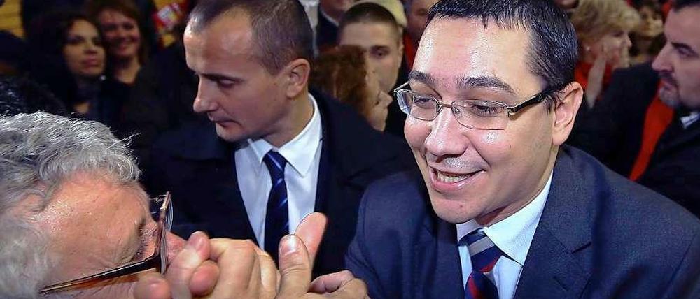 Viktor Ponta bleibt rumänischer Premier.