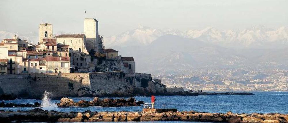Stein auf Stein. In der verschachtelten Altstadt von Antibes verbirgt sich ein Labyrinth aus Gassen. In der Sommersaison wird’s hier eng.