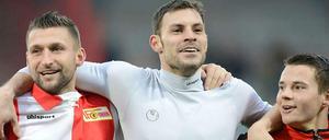 Letzter Mann mittendrin: Torwart Daniel Haas (hier mit Torsten Mattuschka, links, und Christopher Quiring) hat sich beim 1. FC Union etabliert.