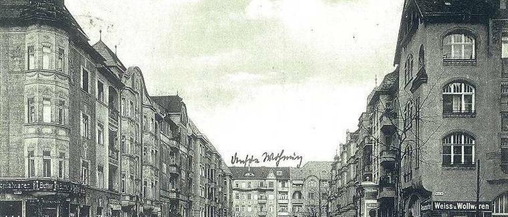 Damals. Im Eckhaus Miquelstraße 8 (o. l.) lebte Kafka im Herbst 1923. Im „Rothenburg Eck“ (u. r.) fand sich 2012 die Postkarte. 