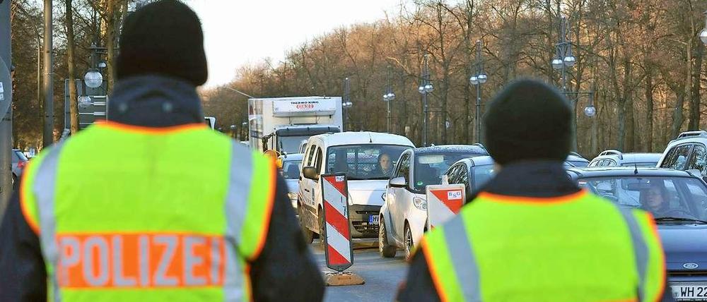 Schwer beschäftigt. Rund 800 Polizisten versehen nicht nur ihren Dienst, sondern gehen nebenher auch noch einer zusätzlichen Tätigkeit nach. 
