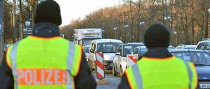 Schwer beschäftigt. Rund 800 Polizisten versehen nicht nur ihren Dienst, sondern gehen nebenher auch noch einer zusätzlichen Tätigkeit nach.