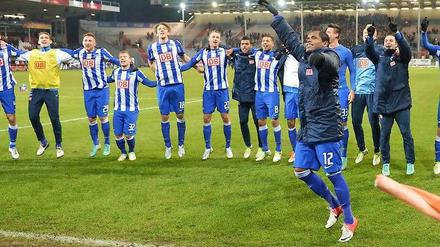 Alle lieben Ronny, zumindest nach seinem Treffer zum 2:1 beim Auswärtssieg in Cottbus.