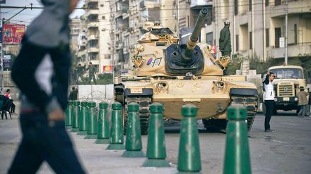Ägyptens Militär droht mit einem Eingreifen der Streitkräfte.