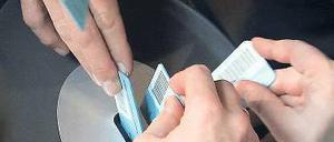 Schwieriges Votum. Bei der Abstimmung über die Griechenland-Hilfen im Bundestag fehlten zehn Koalitionsabgeordnete, 22 stimmten dagegen. Foto: Wolfgang Kumm/dpa