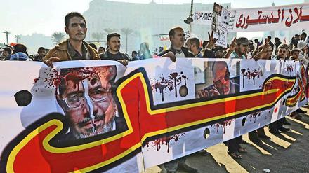 Plakat mit der Aufschrift "Hau ab" bei den Anti-Mursi-Protesten auf dem Tahrir-Platz in Kairo