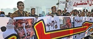 Plakat mit der Aufschrift "Hau ab" bei den Anti-Mursi-Protesten auf dem Tahrir-Platz in Kairo