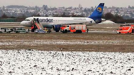 Ein aus Berlin kommender Airbus A 320 der Fluggesellschaft Condor musste in Stuttgart außerplanmäßig landen.