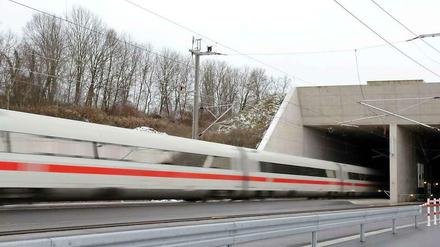 Das Geschäft mit den ICEs kommt ins Rollen. Bis 2017 will die Bahn den Gewinn beim Fernverkehr verfünffachen.