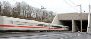 Das Geschäft mit den ICEs kommt ins Rollen. Bis 2017 will die Bahn den Gewinn beim Fernverkehr verfünffachen.