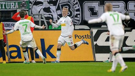 Da kommt Freude auf. Mike Hanke bejubelt seinen Treffer zum 1:0 für Gladbach.