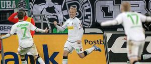Da kommt Freude auf. Mike Hanke bejubelt seinen Treffer zum 1:0 für Gladbach.