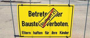 Finger weg. Teile des alten Bahnhofs sind weg, viele Bäume gefällt – Entscheidendes geschehen ist auf der Baustelle in Stuttgart aber noch nicht. Doch schon jetzt wird das Projekt deutlich teurer. Foto: dpa