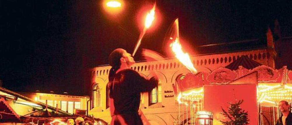 Feuerschlucker in der Kulturbrauerei in Berlin-Prenzlauer Berg.