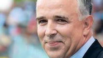 Guter Verkäufer. Unions Präsident Dirk Zingler gelang es, die Mitglieder in Sachen Aktien zu überzeugen. Foto: dpa