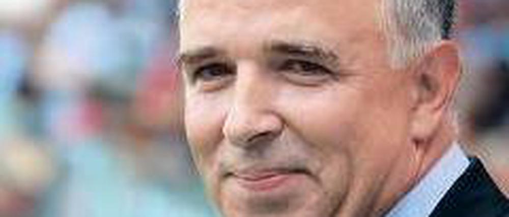 Guter Verkäufer. Unions Präsident Dirk Zingler gelang es, die Mitglieder in Sachen Aktien zu überzeugen. Foto: dpa