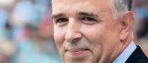 Guter Verkäufer. Unions Präsident Dirk Zingler gelang es, die Mitglieder in Sachen Aktien zu überzeugen. Foto: dpa