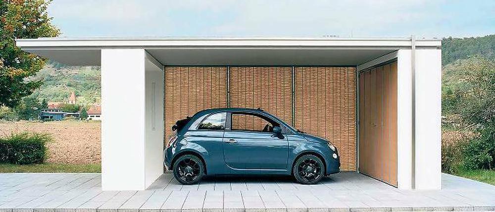 Offene Lösung. Der Carport schützt das Auto gut vor jeder Witterung. Als Stauraum für Fahrräder oder Gartengeräte taugt er kaum.