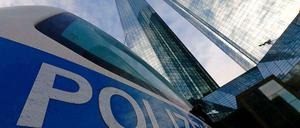 Razzia bei der Deutschen Bank.