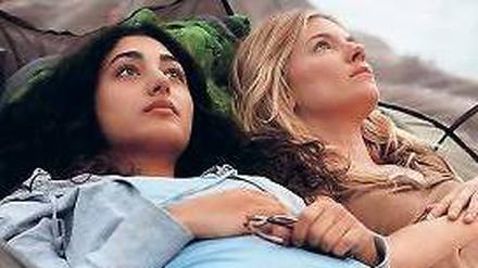 Unterwegs. Mona (Golshifteh Farahani, l.) und Marilyn (Sienna Miller). Foto: Arte