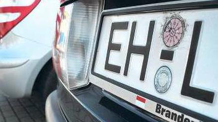 Wieder gewünscht. Das Altkennzeichen von Eisenhüttenstadt. Foto: dpa / ZB