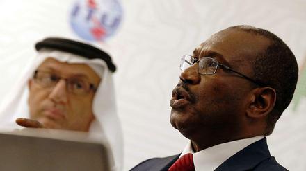 Der Generalsekretär der Fernmeldeunion, Hamadoun Touré, spricht während des Gipfels in Dubai. Auf der Konferenz versuchten einige Länder, mehr staatliche Kontrolle über das Internet zu installieren.