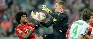 "Du erschreckst mich nicht!" Auch Dantes schreckliche Grimasse kann nichts mehr rausreißen - Gladbachs Torwart Marc-André ter Stegen hält souverän das 1:1-Unentschieden fest.