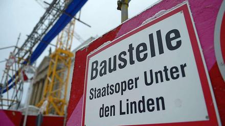 Wunder, oh Wunder, die Staatsoper ist auf Sand und Pfählen gebaut!