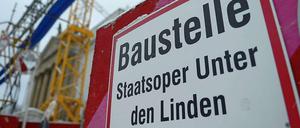 Wunder, oh Wunder, die Staatsoper ist auf Sand und Pfählen gebaut!