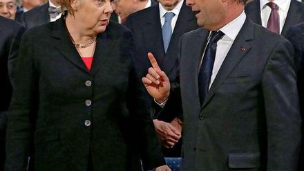 Bundeskanzlerin Angela Merkel und Frankreichs Staatschef Francois Hollande sind uneins darüber, welche finanziellen Hilfen die Gemeinschaft für Krisenstaaten bereithalten soll.