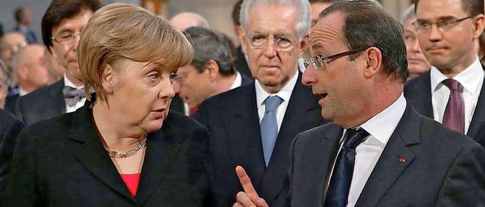 Bundeskanzlerin Angela Merkel und Frankreichs Staatschef Francois Hollande sind uneins darüber, welche finanziellen Hilfen die Gemeinschaft für Krisenstaaten bereithalten soll.