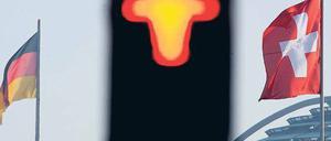 Und grün wird’s vorerst nicht. Wie erwartet haben die Oppositionsparteien im Vermittlungsausschuss mit ihrer Mehrheit das Steuerabkommen mit der Schweiz abgelehnt. Es soll nachverhandelt werden.