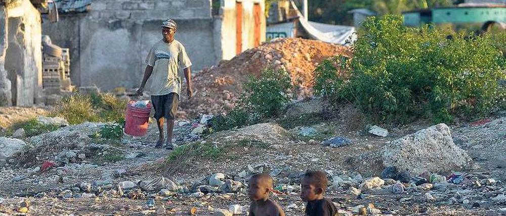Leben im Chaos. Straßenszene in Port-au-Prince, Haiti, aufgenommen eine Woche vor Weihnachten. Foto: Reuters/S. Parker
