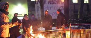 Im März die Schule wieder verlassen? Bei den Besetzern sieht man das nicht so eng, begreift das Gebäude in der Reichenberger Straße und das Camp auf dem Oranienplatz vielmehr als permanente Bastionen im Kampf um die geforderten Flüchtlingsrechte. 