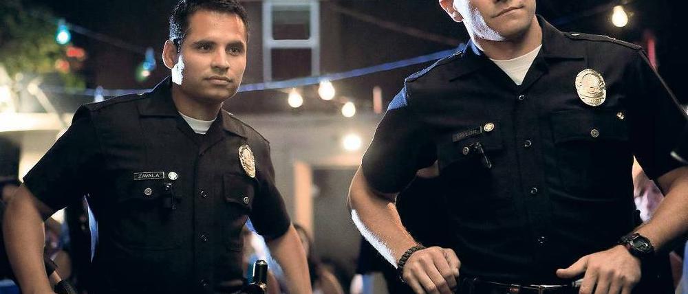 Nachtschicht. Zavala (Michael Peña) und Taylor (Jake Gyllenhaal) sind ein perfekt eingespieltes Team. 