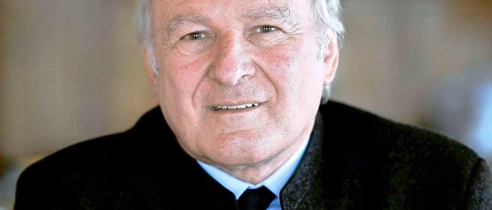Claus Hipp (74) ist Chef des größten Produzenten von Säuglingsnahrung in Deutschland. Vor mehr als 30 Jahren hat er eine Kapelle renovieren lassen. Jeden Morgen fährt er dorthin und schließt sie auf.