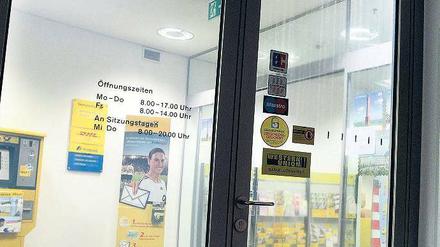 Tatort Bundestag: Der 43-jährige Leiter der Postfiliale im Marie-Elisabeth-Lüders-Haus wirtschaftete laut Staatsanwaltschaft jahrelang in die eigene Tasche.