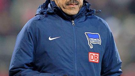 Taktgeber Jos Luhukay kam als Trainer im Sommer nach Berlin und hat einem erschöpften Klub neues Leben eingehaucht.