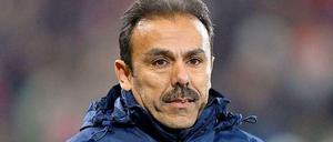 Taktgeber Jos Luhukay kam als Trainer im Sommer nach Berlin und hat einem erschöpften Klub neues Leben eingehaucht.