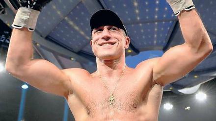 Strahlender Sieger. Arthur Abraham rundet mit seiner erfolgreichen Titelverteidigung ein erfolgreiches Jahr ab. Foto: AFP